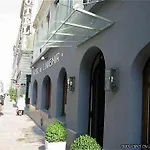 Bonsoir Madame Hotel