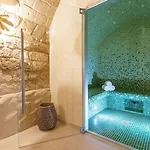 Bonsoir Madame Hotel 4*