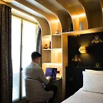 Bonsoir Madame Hotel 4*