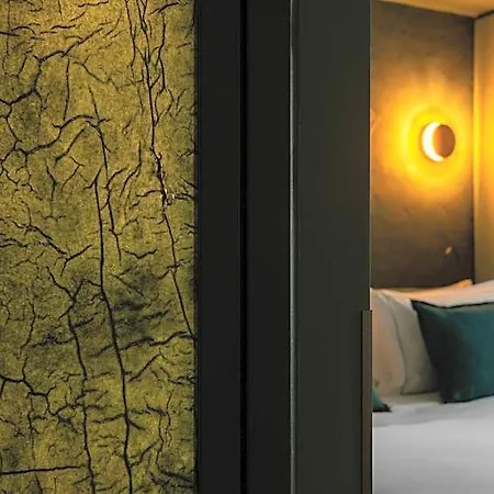 Bonsoir Madame Hotel 4*