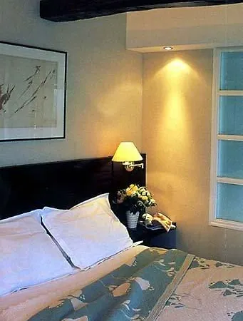 Bonsoir Madame Hotel