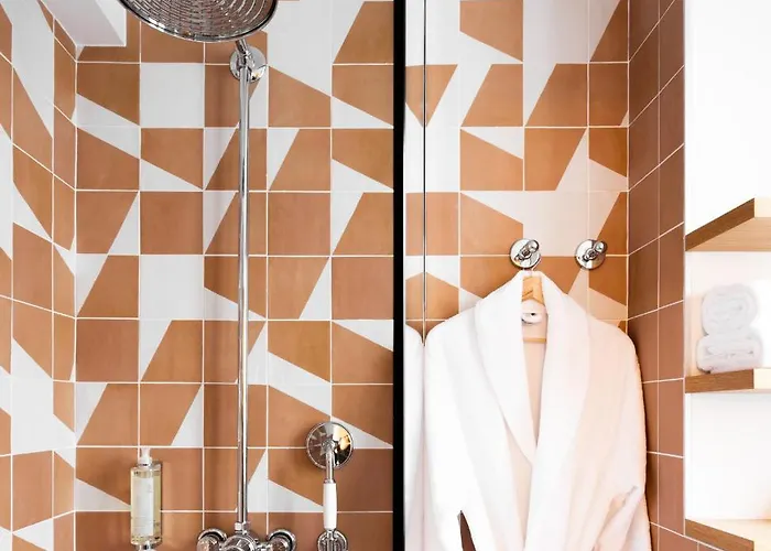 Bonsoir Madame Hotel 4*