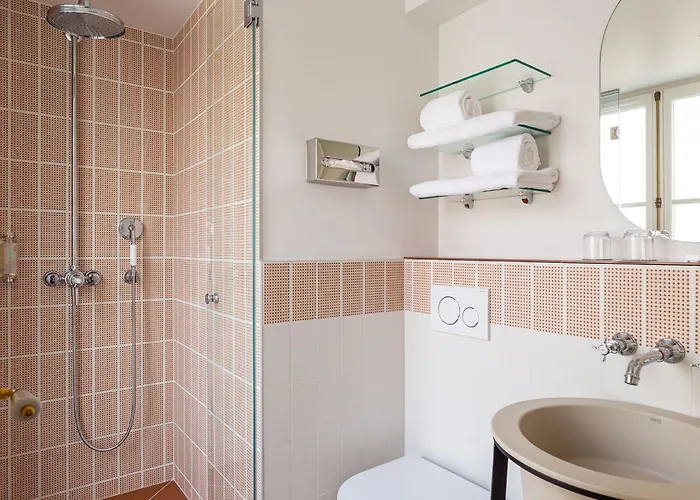 Hotel Bonsoir Madame 4*