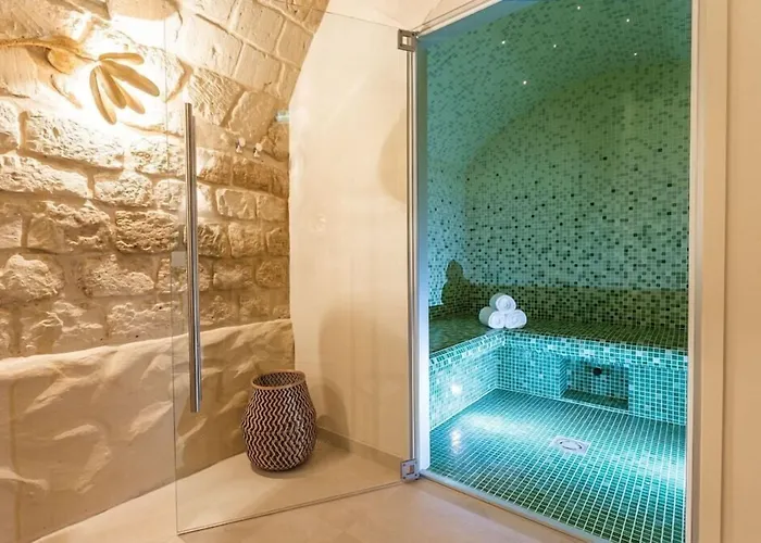 Bonsoir Madame Hotel 4*