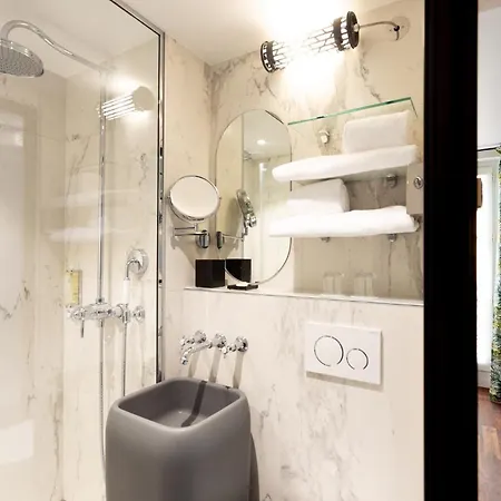 Bonsoir Madame Hotel