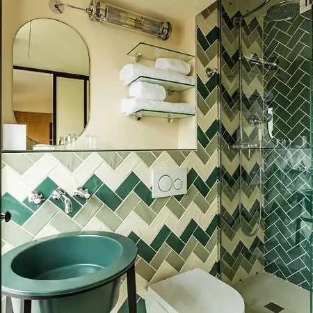 Bonsoir Madame Hotel 4*